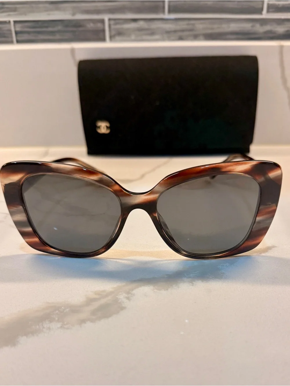“Authentic” CHANEL 5504 Oversized Cat Eye Tortoise Sunglasses 1727/48 w/Case